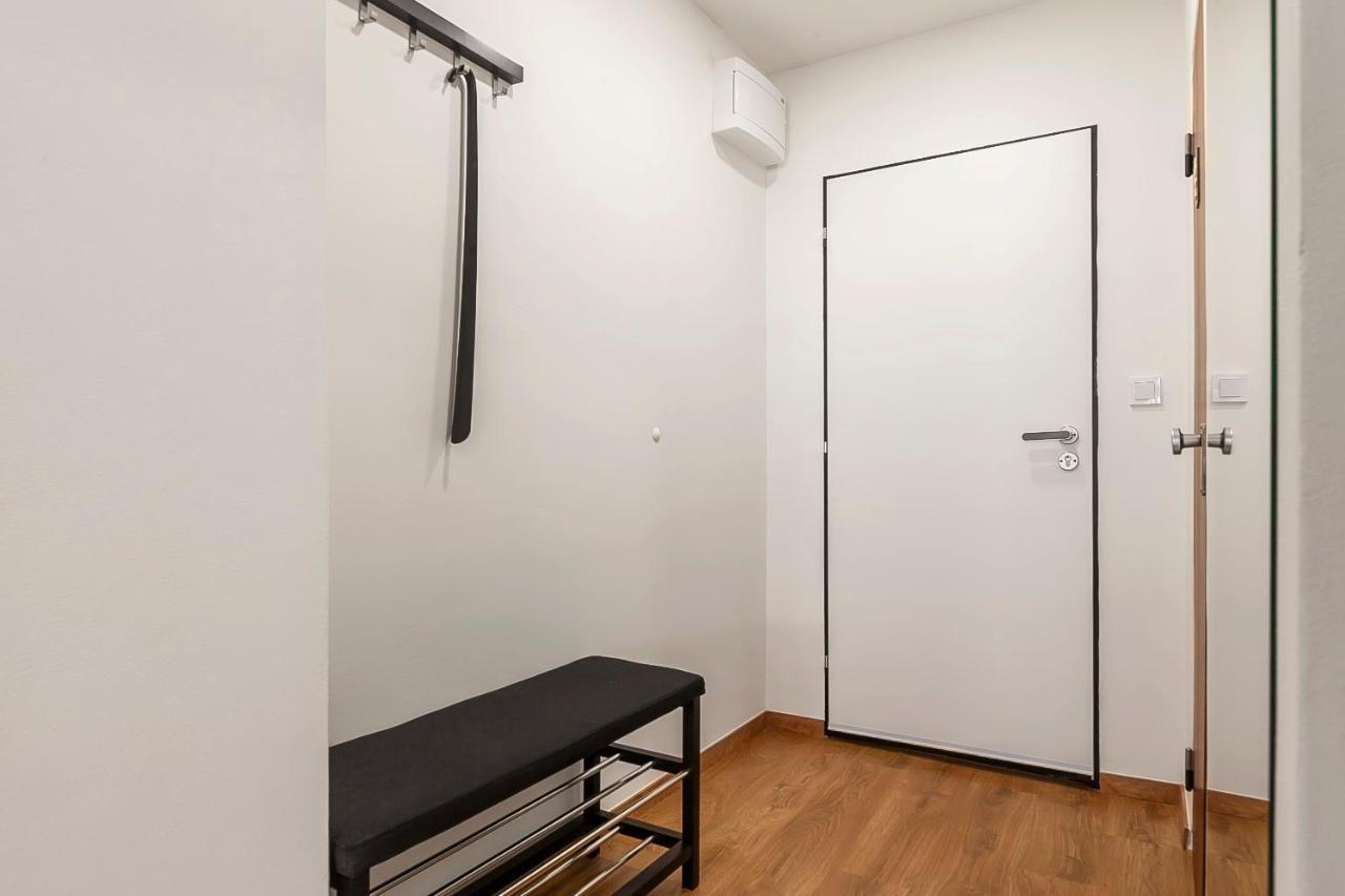 Apartamento Popular Location / Street View / 4 Ppl / Netflix Praga Exterior foto